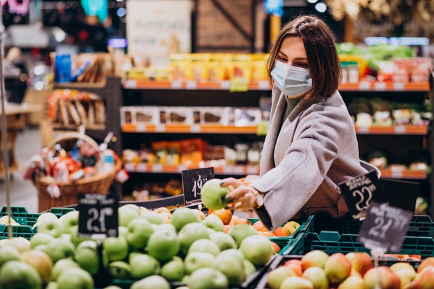 woman-wearing-face-mask-shopping-grocery-store_1303-25552